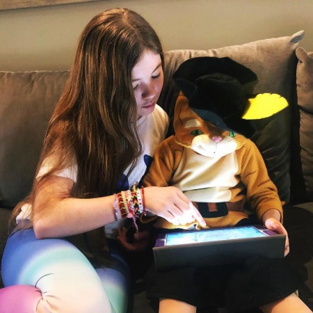 Picture of Lucy Paez teaching her brother.